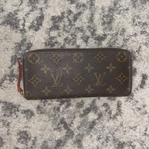 Louis Vuitton Clemence wallet in Monogram. Orange interior